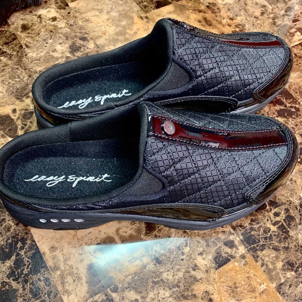 Easy Spirit Travel Time 409 Black Quilted Shoes
